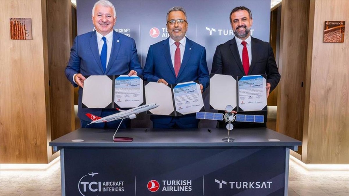 THY uçaklarda ücretsiz internet hizmeti için TÜRKSAT'la anlaşma imzaladı