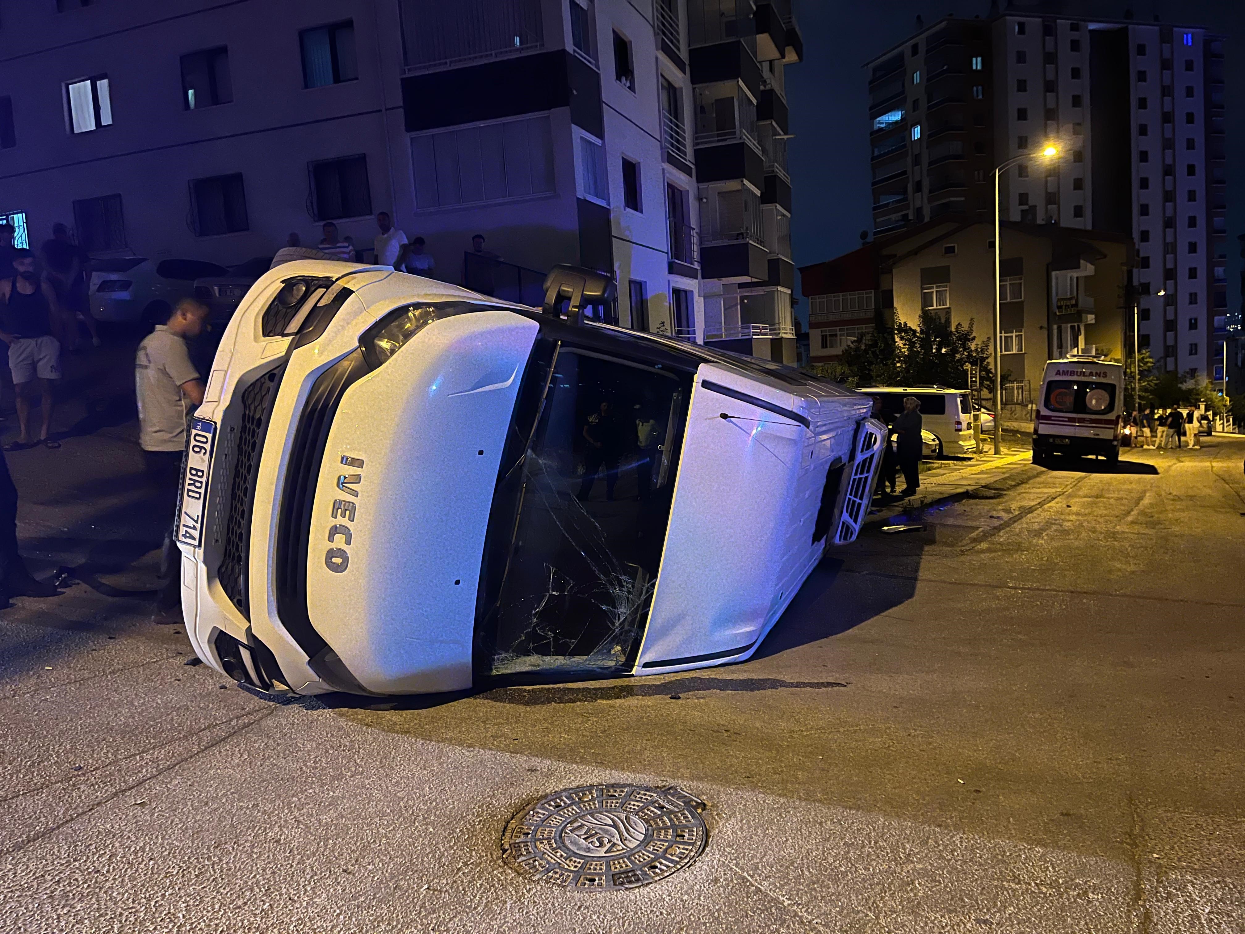 Ankara’da servis aracı devrildi