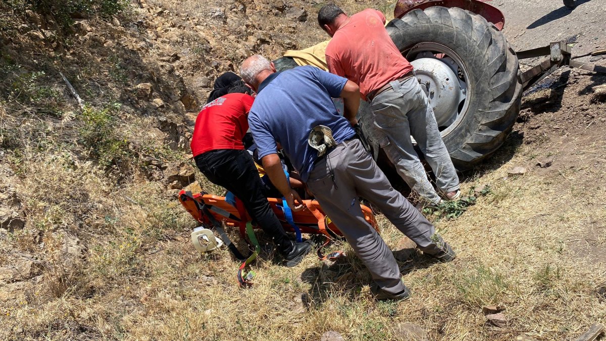 Traktör 30 metrelik şarampole yuvarlandı: 1 ölü