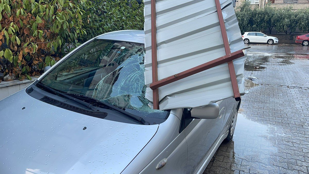 Osmaniye'de şiddetli fırtına ve sağanak yağış zarara yol açtı