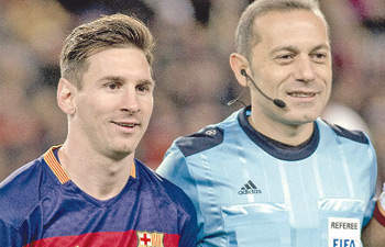 Cüneyt Çakır ve Messi yıldızlaştı