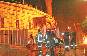Tarihi Alaaddin Camisi’nde yangın