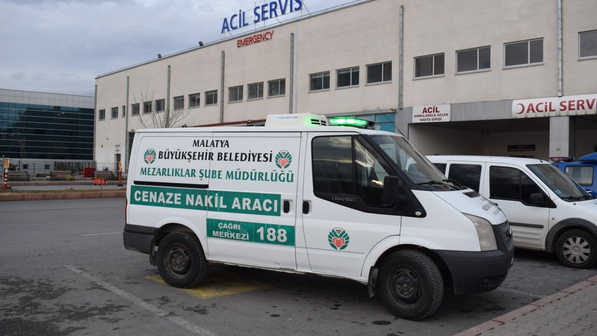 Ambulansın çarptığı kadın yaşamını yitirdi