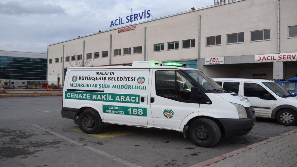 Ambulansın çarptığı kadın hayatını kaybetti