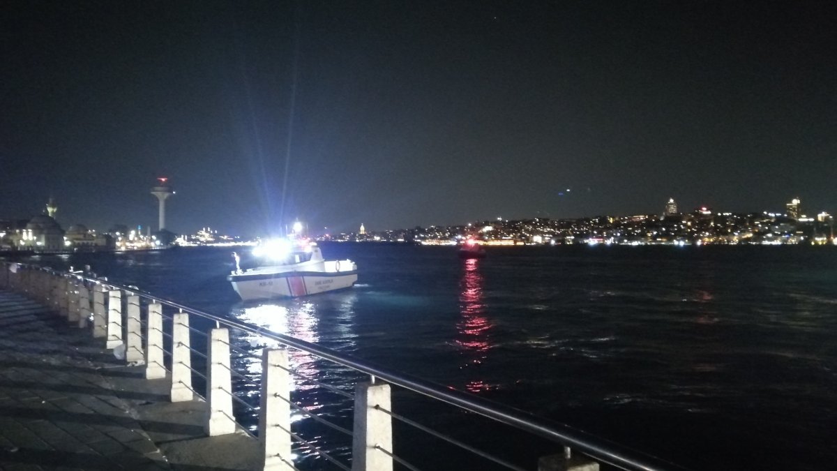 Üsküdar'da denize düşen genç kadın aranıyor