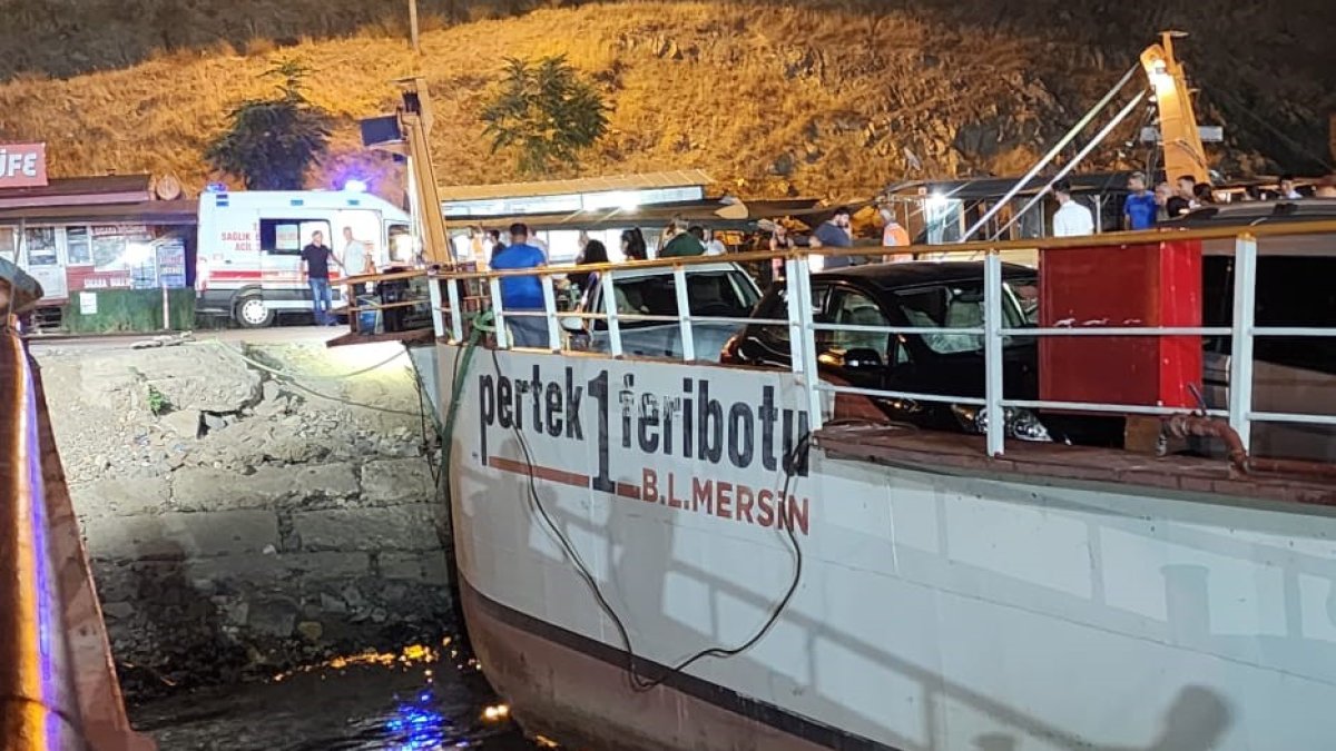 Feribotta bıçaklı kavga: 1 yaralı