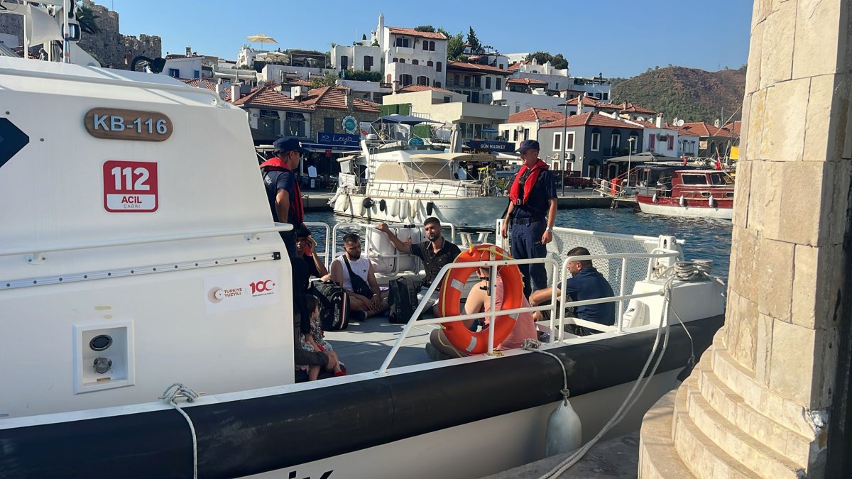 Marmaris'te şehir hattı feribotunda kaçaklar yakalandı