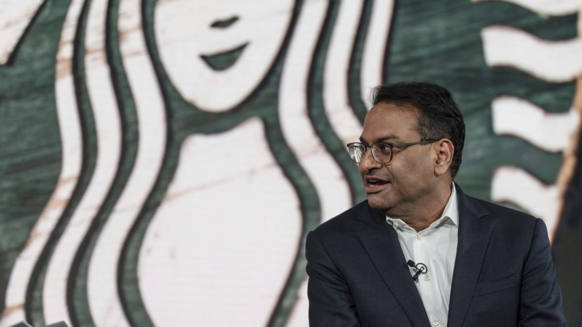 Starbucks CEO'su Narasimhan görevinden ayrıldı