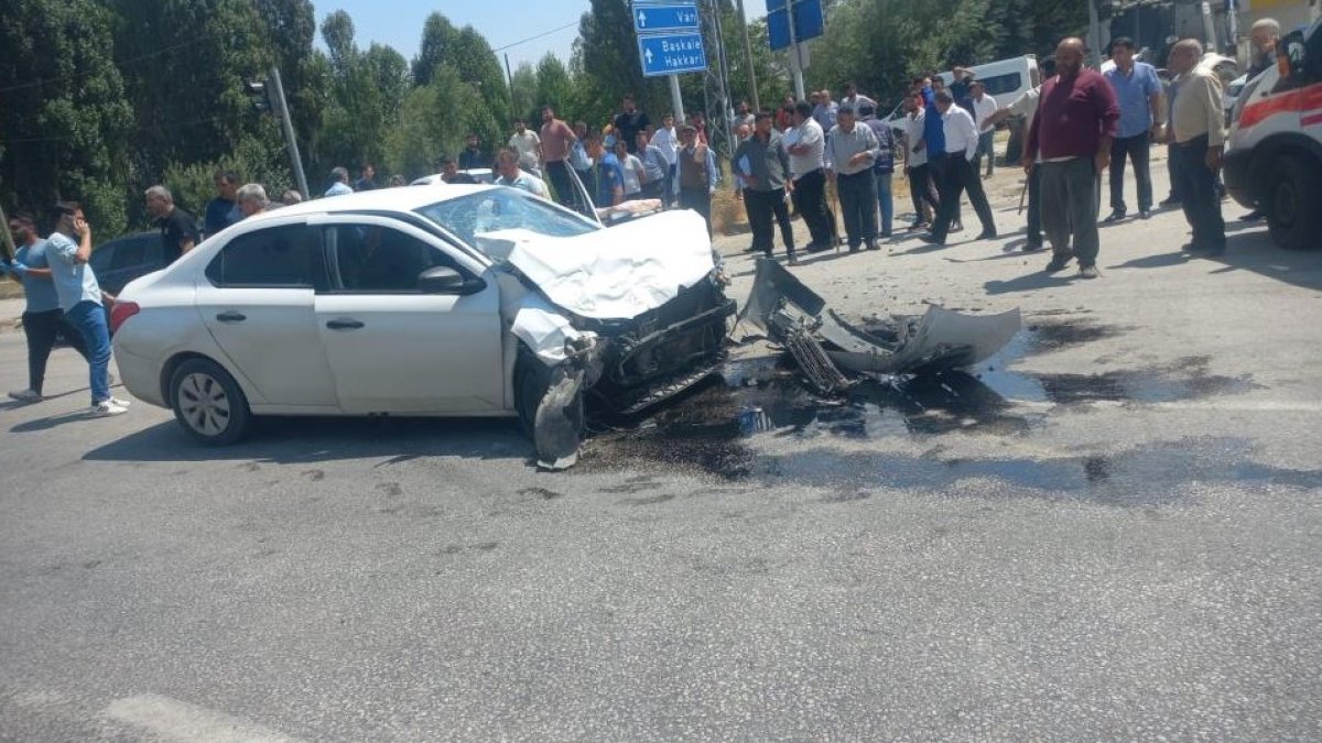 Gürpınar’da trafik kazası: 5 yaralı