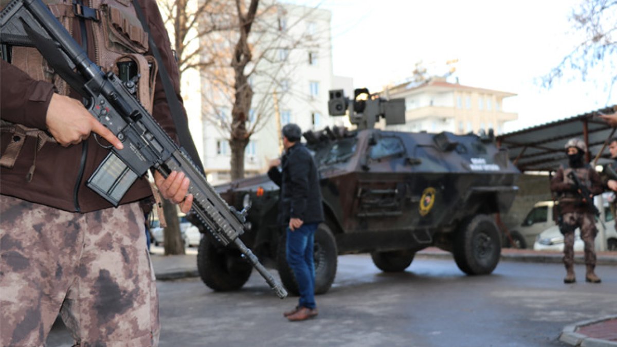 Terör örgütü PKK'ya baskın: 15 gözaltı