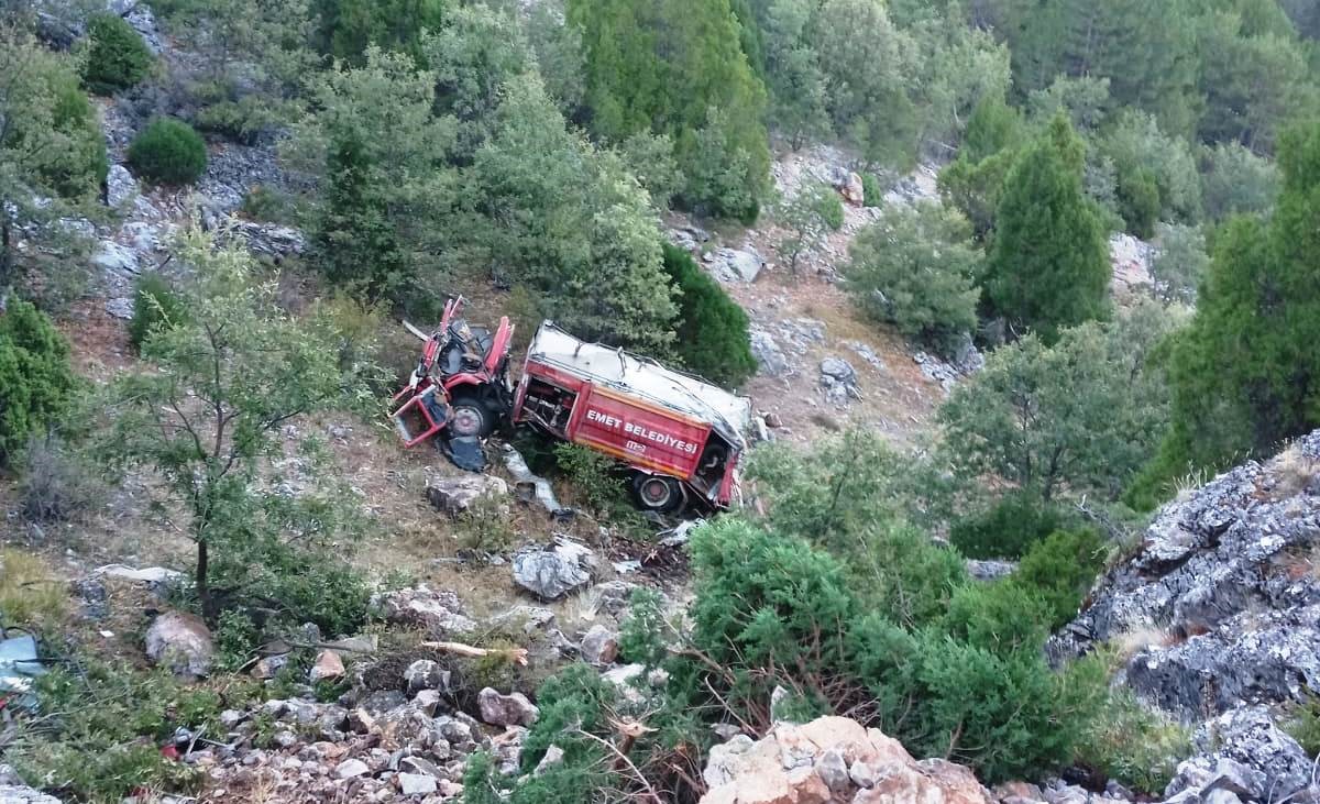 Emet'te orman yangınından dönen arazöz takla attı: 2 yaralı