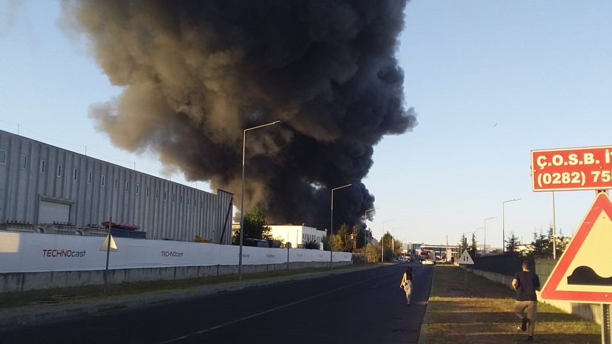 Tekirdağ'da plastik fabrikasında yangın