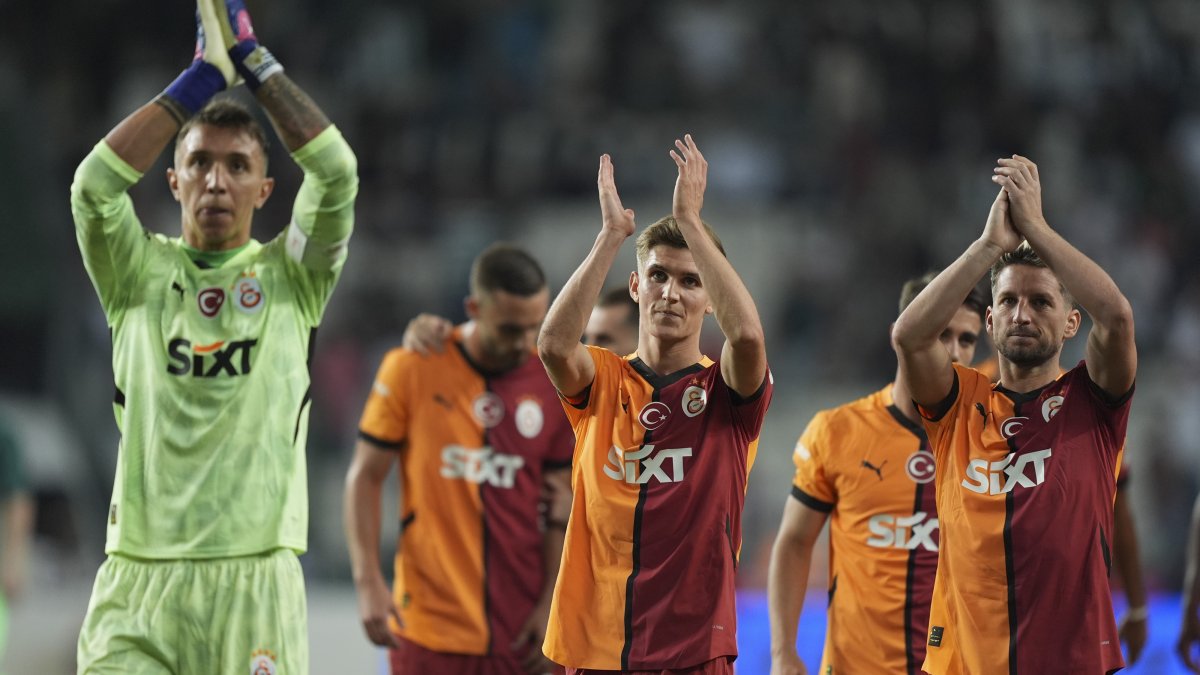 Okan Buruk'suz Galatasaray İsviçre'de avantaj peşinde