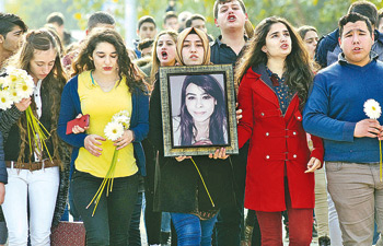 Liselilerden öldürülen arkadaşları için eylem