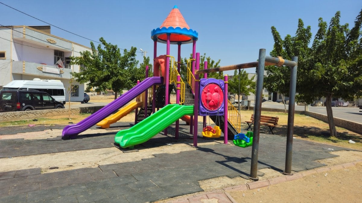 Mardin'de parktaki bankları çaldılar