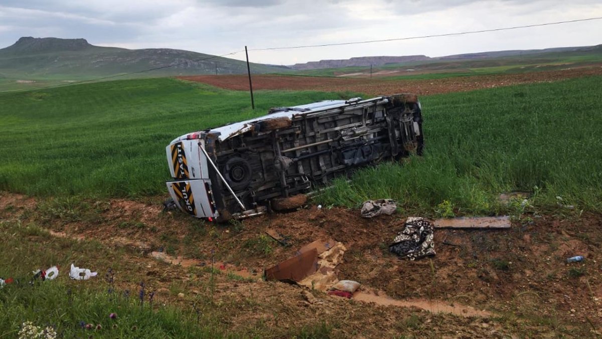 Sivas'ta midibüs kazası! Çok sayıda yaralı