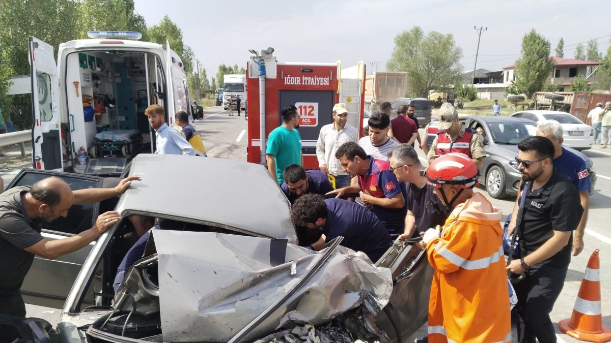 Iğdır’da trafik kazası: İki kişi yaralandı