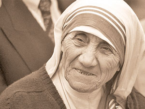 Rahibe Teresa  “azize” oldu