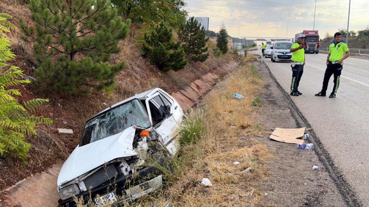 Kırıkkale'de işçi servisi ile otomobil çarpıştı: 11 yaralı