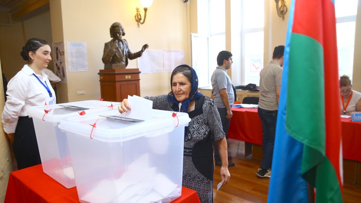 Azerbaycan'da seçim günü: Oy verme işlemi başladı