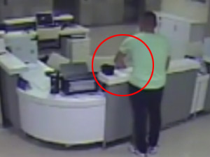 Hastanedeki hırsızlık anı saniye saniye görüntülendi
