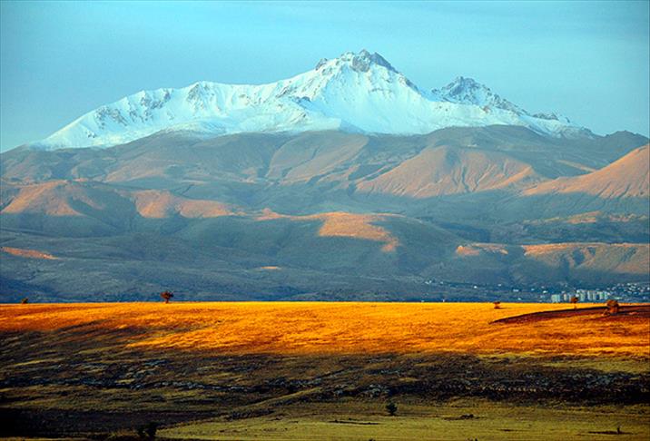 Erciyes'e kar yağdı