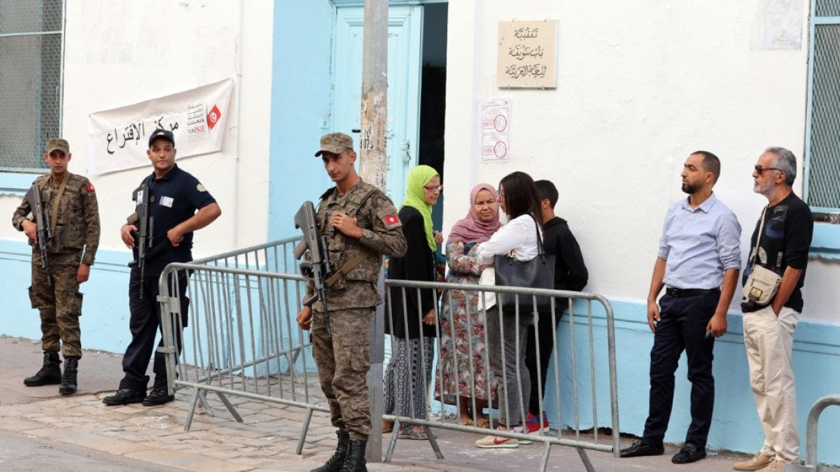 Tunus’ta halk sandık başında