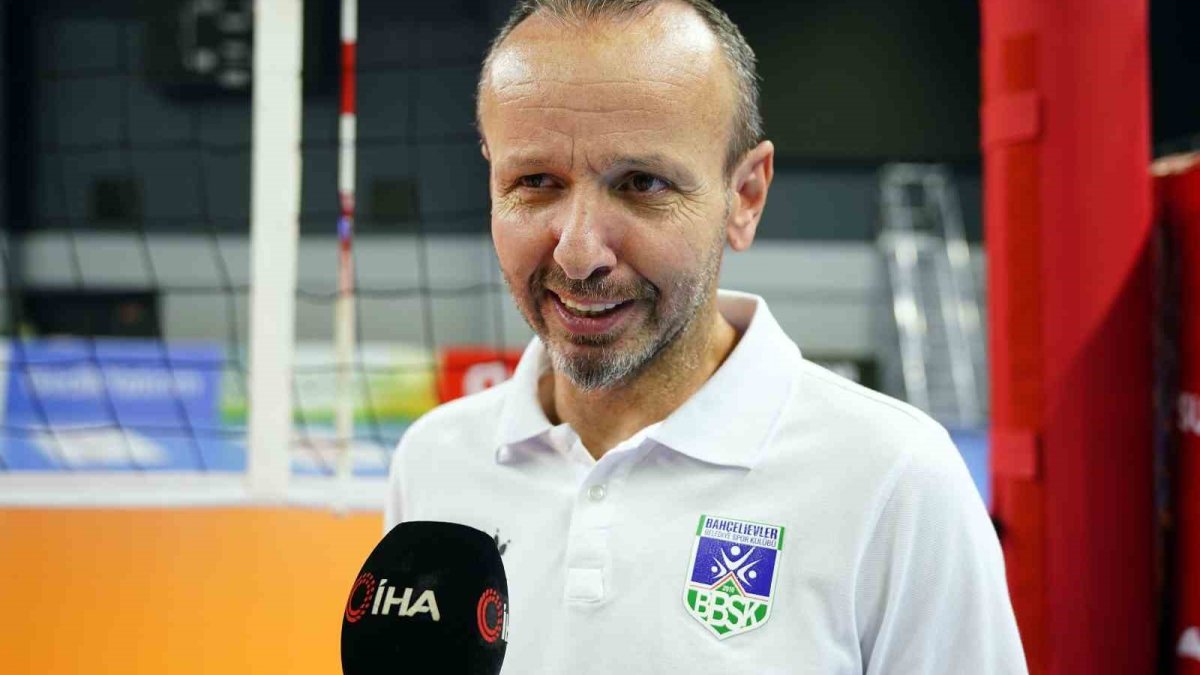 Bahçelievler Belediye Spor Kulübü Kadın Voleybol Takımı Başantrenörü Kenan Uzun: Sultanlar Ligi'nde kalıcı olmak istiyoruz