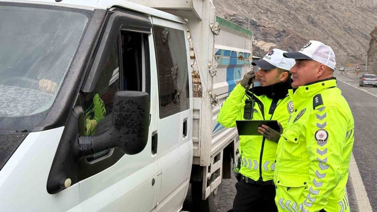 Hakkari’de radar ve hız kontrolü denetimi