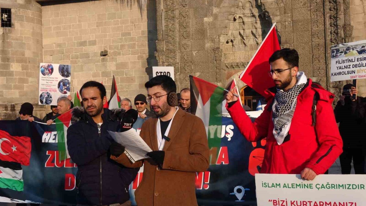 Sağlık çalışanları protesto yürüyüşlerini sürdürdü