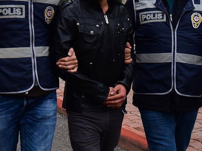 Manisa'da HDP'li eş başkanlar gözaltında