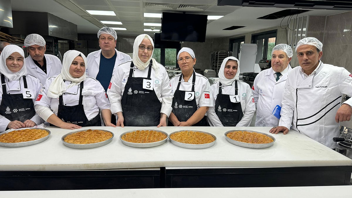 Kadın ustalar en iyi baklavayı yapmak için kıyasıya yarıştı