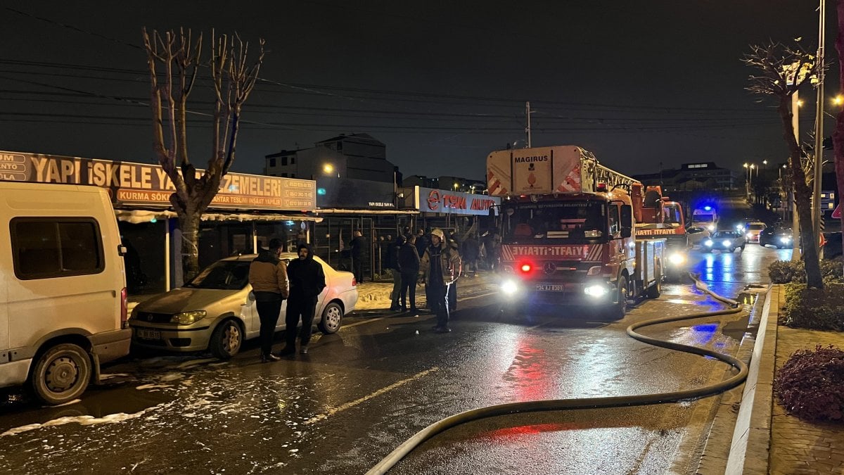 Arnavutköy’de korkutan iş yeri yangını. Alevler kameraya anbean yansıdı