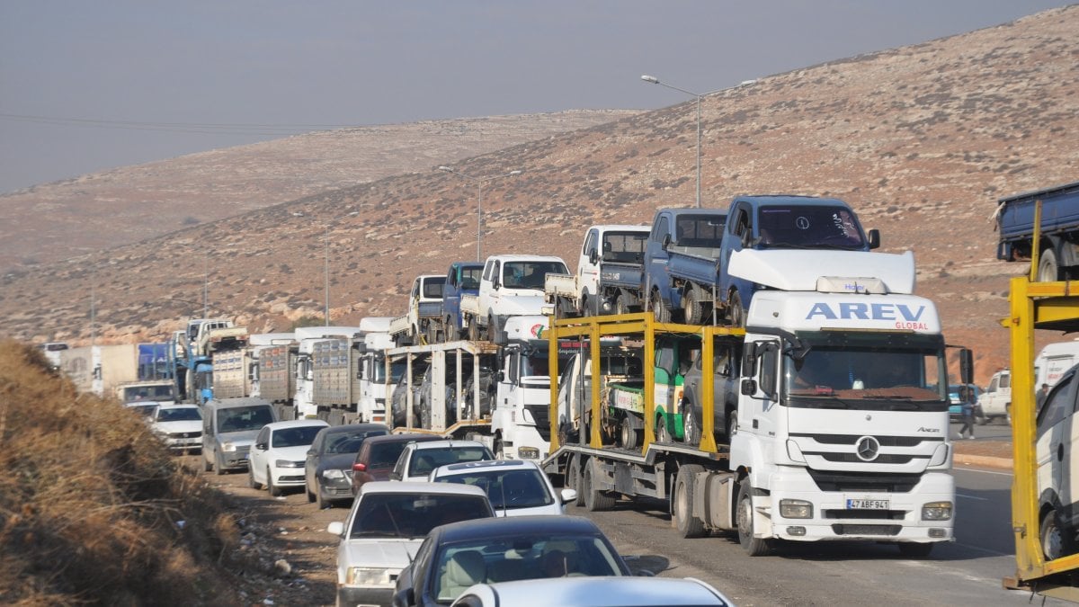 Cilvegözü Gümrük Kapısı'nda TIR yoğunluğu: Suriye'ye günde 350 tır çıkıyor