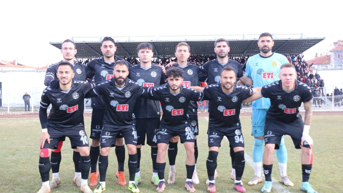 Eskişehirspor, Akşehir deplasmanında liderliği kaptırdı