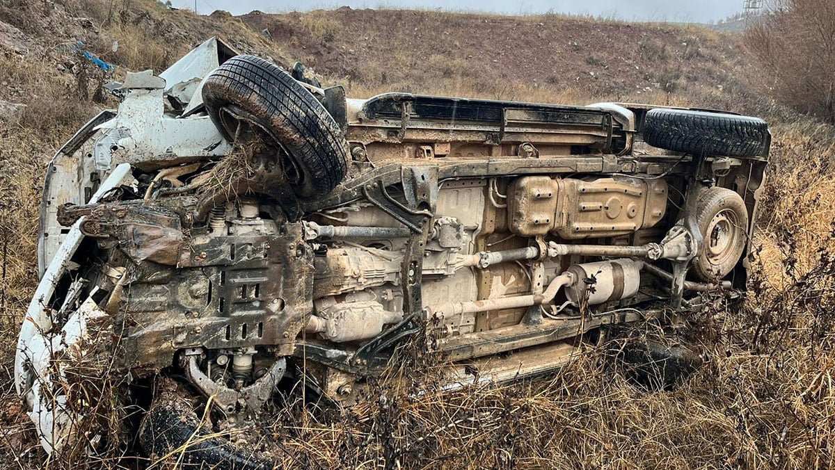 Adıyaman'da kamyonet şarampole yuvarlandı: 3 yaralı