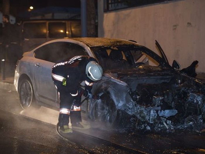 İstanbul Sultanbeyli'de 11 araç kundaklandı