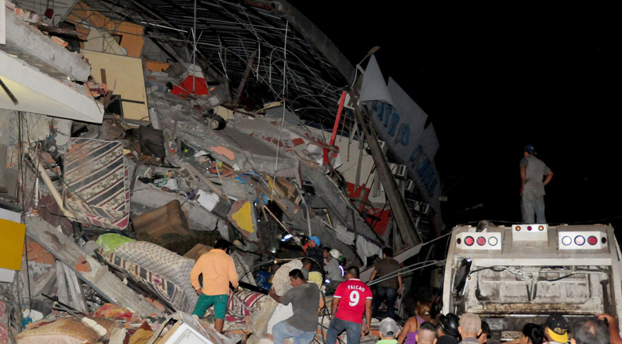 Ekvador’da 7.8 büyüklüğünde deprem!