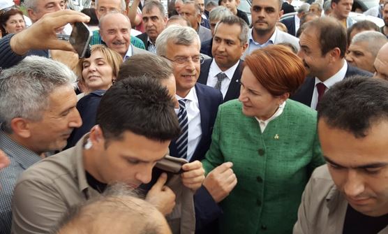Akşener'e Amasya'da kalabalık karşılama