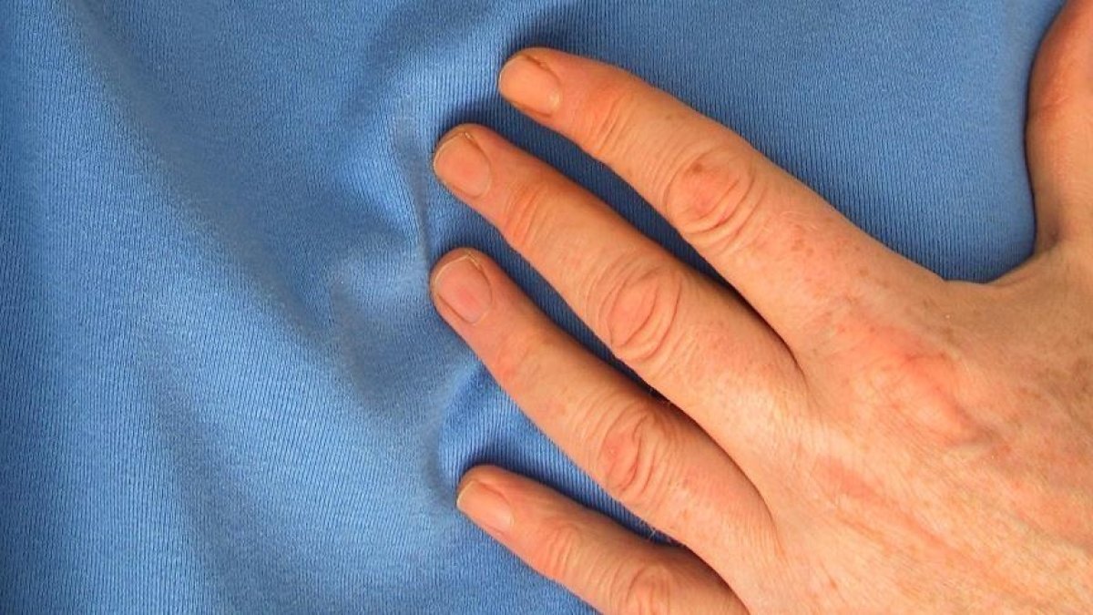 Kalp krizi 1 ay önceden kendini böyle belli ediyor! 5 sinyale dikkat