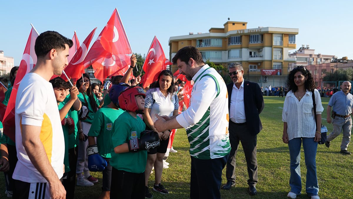 Mersin'de 19 Mayıs Coşkusu: 850 Sporcunun Katıldığı Muhteşem Gösterilerle Atatürk'e Saygı!