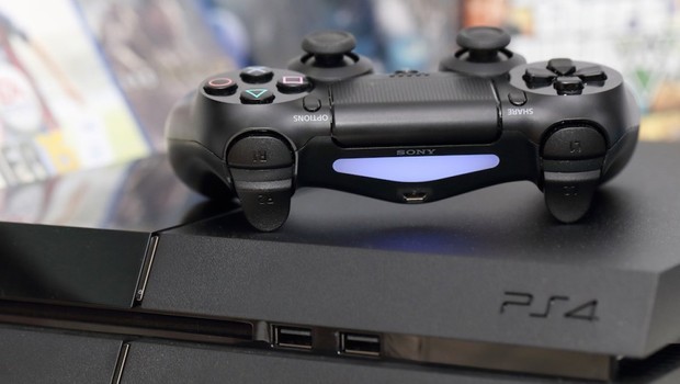 PlayStation 4 Neo'nun fiyatı dudak uçuklattı!