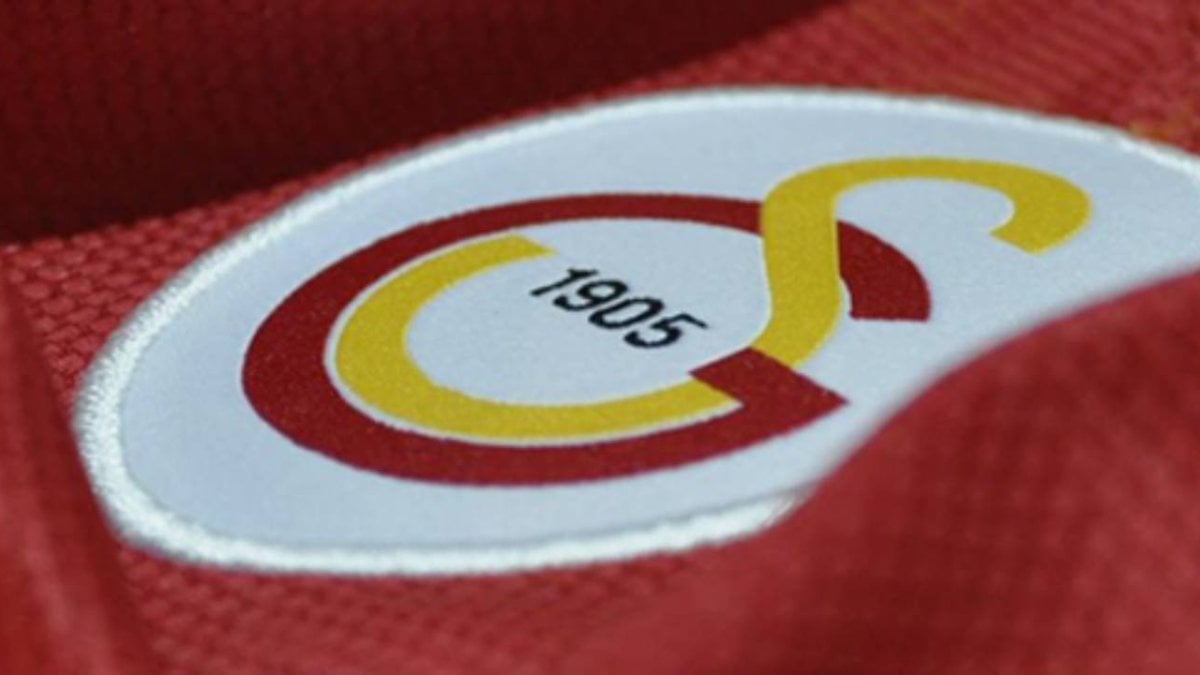 Galatasaray yıldızını takımda tuttu! İmzalar atıldı