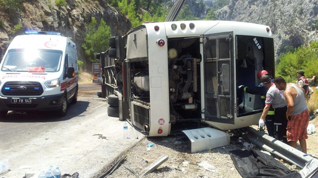 Tur Otobüsü Devrildi: 6 Ölü, 20 Yaralı