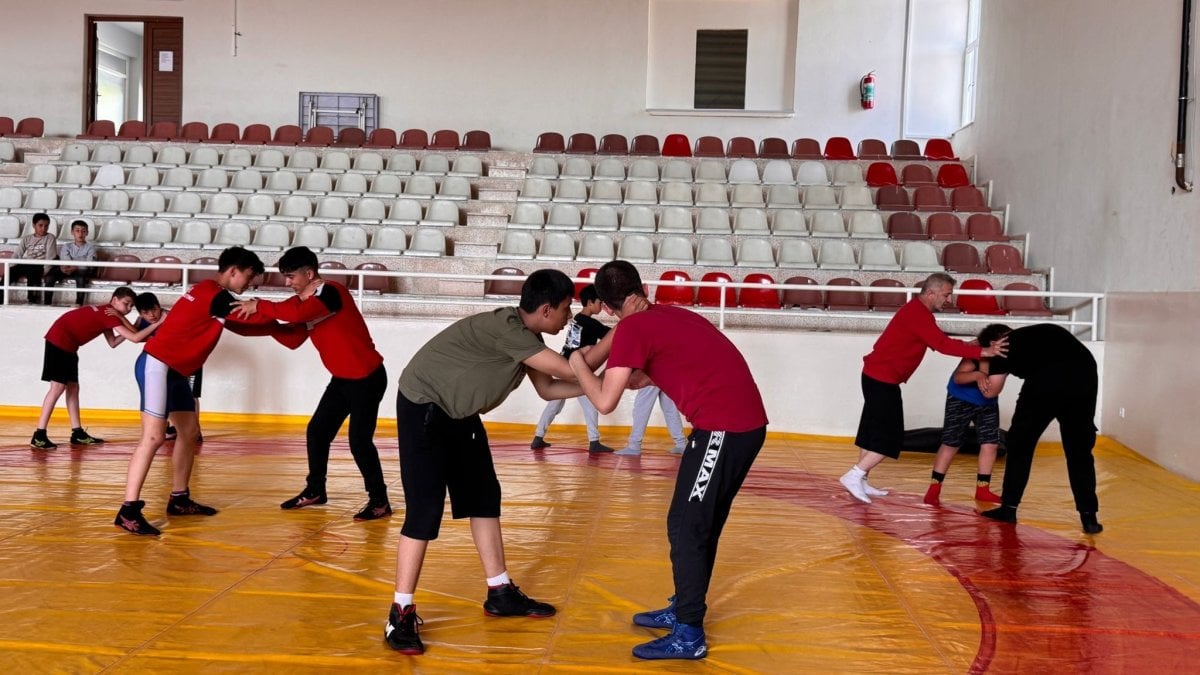 Söğüt'te Minik Güreşçiler Ata Sporuna Adım Atıyor: Yaz Spor Okullarında Coşku!