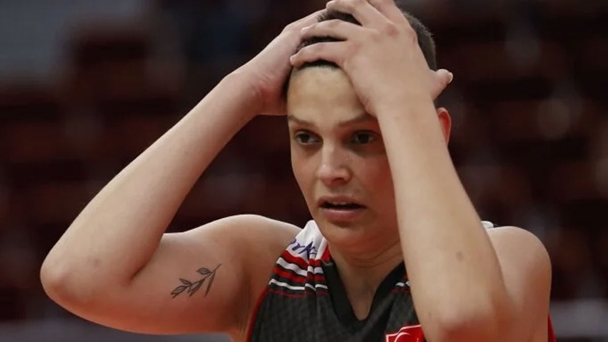 Ebrar Karakurt'un Yangın Günlerindeki Şarkı Paylaşımı Büyük Eleştiri Topladı! Milli Voleybolcuya Tepkiler Yağmur Gibi