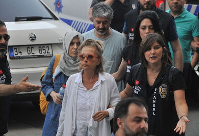 Nazlı Ilıcak ve 16 gazeteci tutuklandı