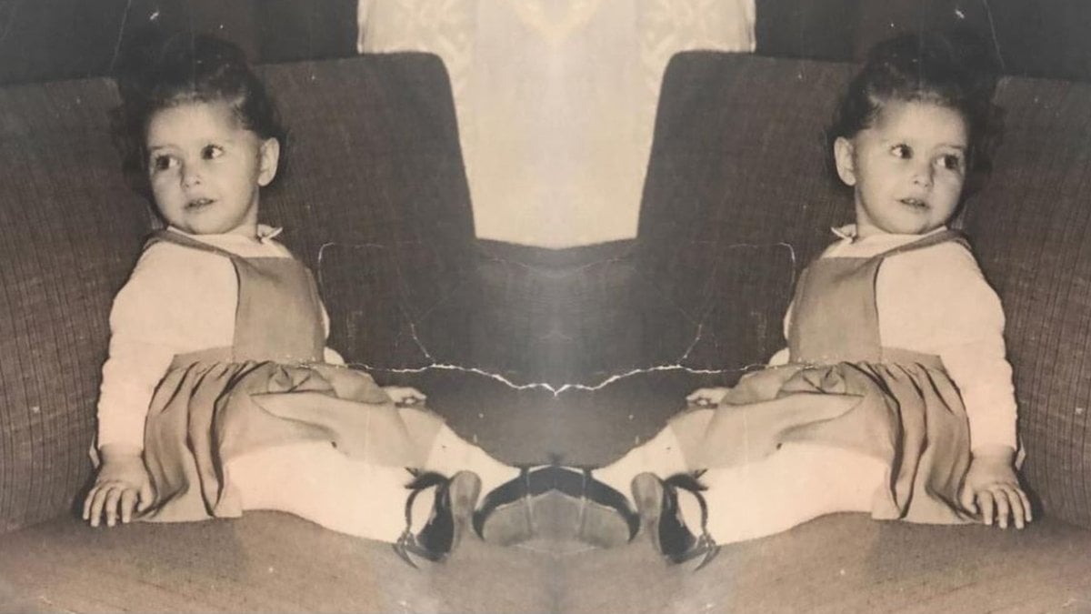 Şaşkınlık Uyarı! 61 Yaşında Efsaneleşen Bu Şarkıcıyı Tanıyor Musunuz? Nostaljiye Doyun!