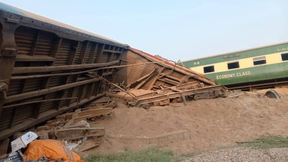 Pakistan'da tren kazası: Ölü ve çok sayıda yaralı var