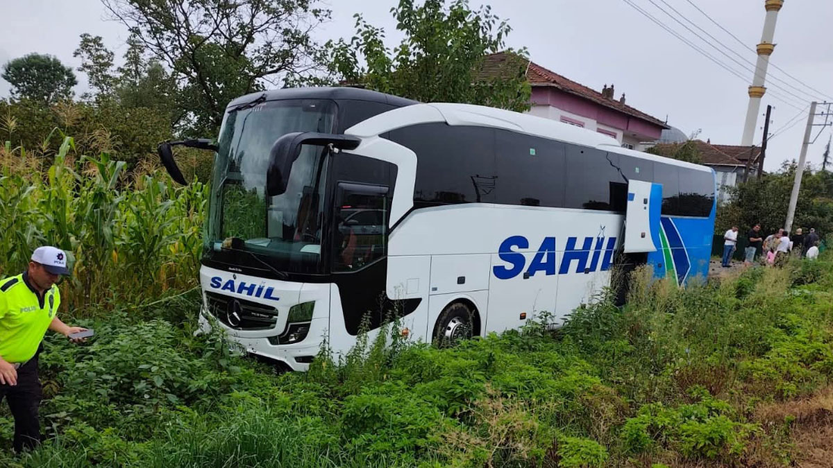 Terme otobanında kaza: 2 ağır yaralı